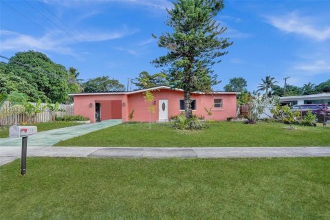 Propiedad comercial en alquiler en Fort Lauderdale, Florida, 4 dormitorios, 173.26 m2 № 2077597 - foto 4