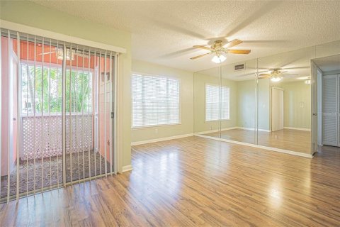 Condo in Tampa, Florida, 2 bedrooms  № 1819256 - photo 3