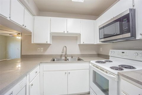 Condo in Tampa, Florida, 2 bedrooms  № 1819256 - photo 2
