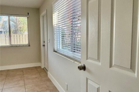 House in Wilton Manors, Florida 3 bedrooms, 169.83 sq.m. № 2031829 - photo 14