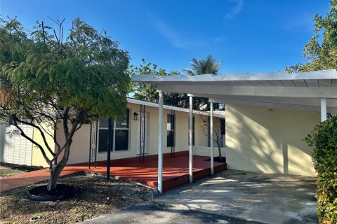 House in Wilton Manors, Florida 3 bedrooms, 169.83 sq.m. № 2031829 - photo 3