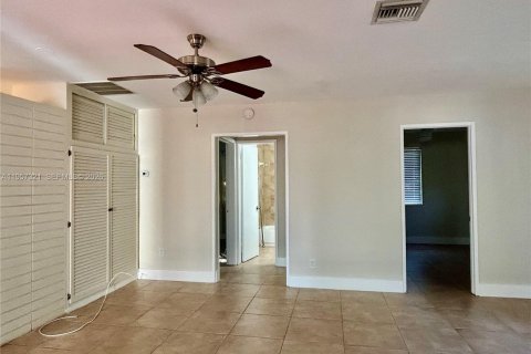 House in Wilton Manors, Florida 3 bedrooms, 169.83 sq.m. № 2031829 - photo 12