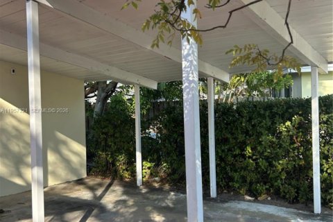 House in Wilton Manors, Florida 3 bedrooms, 169.83 sq.m. № 2031829 - photo 18