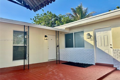 House in Wilton Manors, Florida 3 bedrooms, 169.83 sq.m. № 2031829 - photo 5