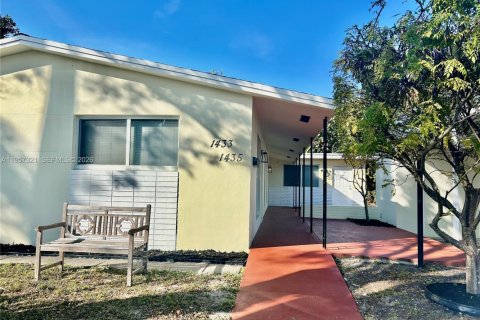 House in Wilton Manors, Florida 3 bedrooms, 169.83 sq.m. № 2031829 - photo 2
