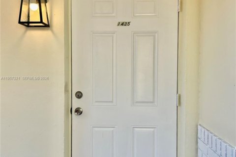 House in Wilton Manors, Florida 3 bedrooms, 169.83 sq.m. № 2031829 - photo 4