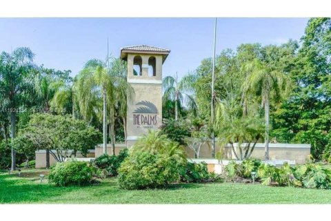 Condominio en venta en Pembroke Pines, Florida, 2 dormitorios, 94.39 m2 № 1982535 - foto 1