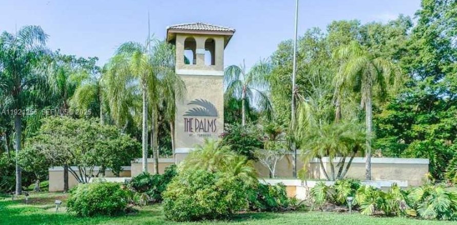 Condominio en Pembroke Pines, Florida, 2 dormitorios  № 1982535
