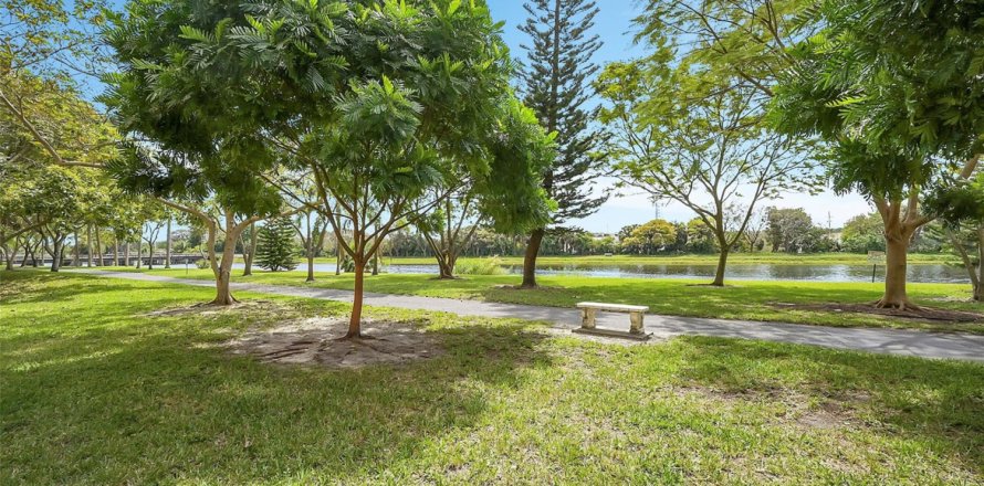 Condo in Pompano Beach, Florida, 1 bedroom  № 1076033