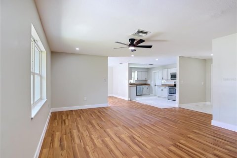 House in Lakeland, Florida 3 bedrooms, 149.02 sq.m. № 2151605 - photo 10