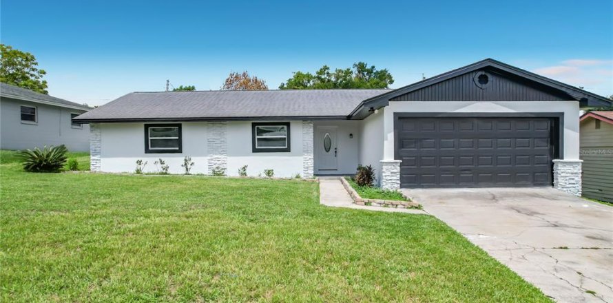 House in Lakeland, Florida 3 bedrooms, 149.02 sq.m. № 2151605