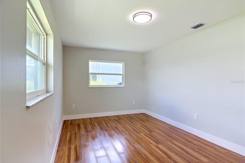 House in Lakeland, Florida 3 bedrooms, 149.02 sq.m. № 2151605 - photo 15