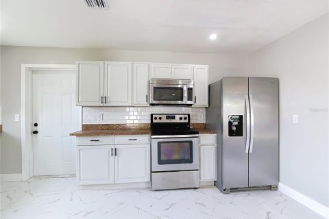 House in Lakeland, Florida 3 bedrooms, 149.02 sq.m. № 2151605 - photo 5