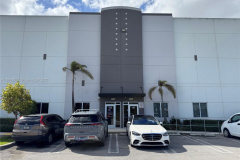Immobilier commercial à vendre à Hialeah, Floride № 1939151 - photo 3