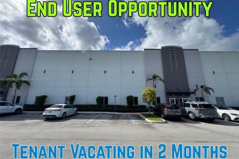 Immobilier commercial à vendre à Hialeah, Floride № 1939151 - photo 1