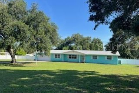 Casa en Brandon, Florida 3 dormitorios, 215.35 m2 № 2330609