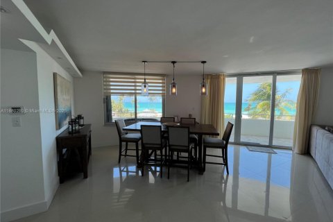 Condominio en alquiler en Miami Beach, Florida, 3 dormitorios, 126.35 m2 № 1929048 - foto 10