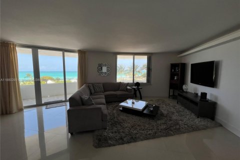 Condominio en alquiler en Miami Beach, Florida, 3 dormitorios, 126.35 m2 № 1929048 - foto 9