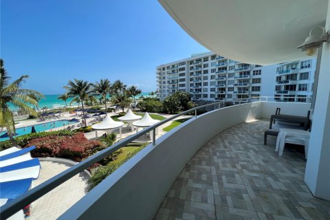 Condominio en alquiler en Miami Beach, Florida, 3 dormitorios, 126.35 m2 № 1929048 - foto 4
