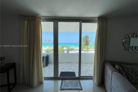 Condominio en alquiler en Miami Beach, Florida, 3 dormitorios, 126.35 m2 № 1929048 - foto 8