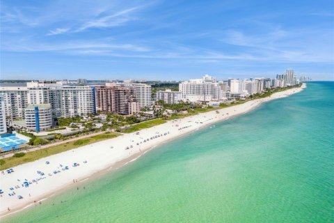 Condominio en alquiler en Miami Beach, Florida, 3 dormitorios, 126.35 m2 № 1929048 - foto 17