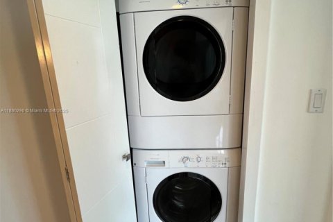 Condominio en alquiler en Miami Beach, Florida, 3 dormitorios, 126.35 m2 № 1929048 - foto 16