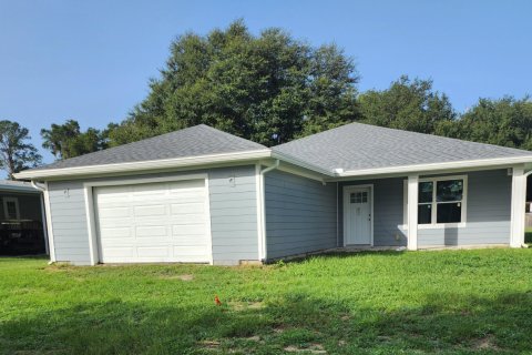 House in Satsuma, Florida 3 bedrooms, 122.45 sq.m. № 770884 - photo 1