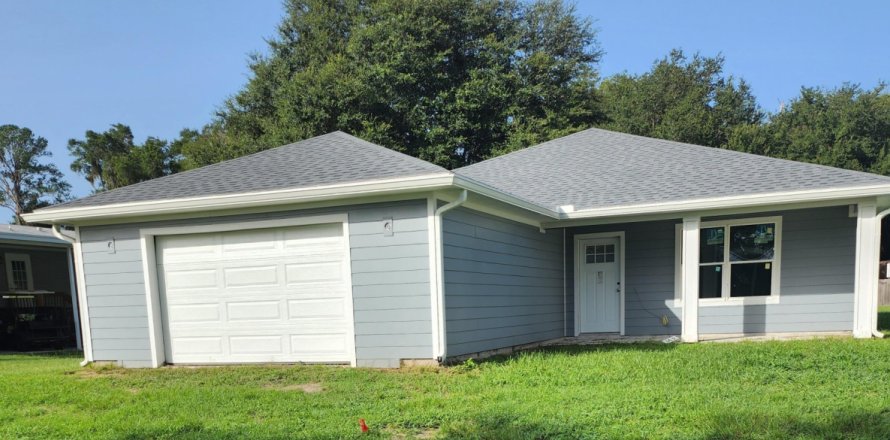 House in Satsuma, Florida 3 bedrooms, 122.45 sq.m. № 770884