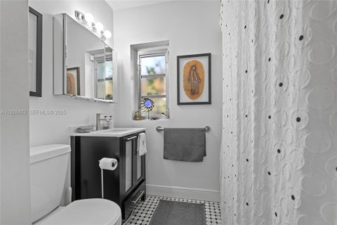 Casa en venta en Miami, Florida, 3 dormitorios, 114.46 m2 № 1985909 - foto 19