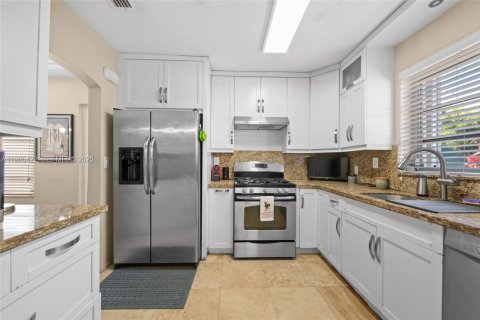 Casa en venta en Miami, Florida, 3 dormitorios, 114.46 m2 № 1985909 - foto 12