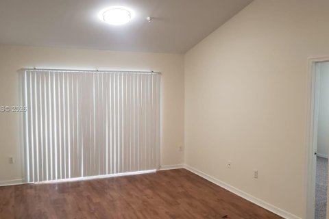 Condo in Pembroke Pines, Florida, 2 bedrooms  № 2019821 - photo 10