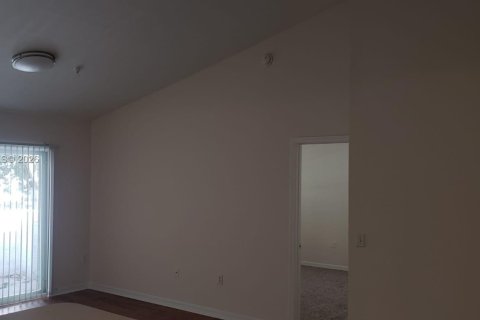 Condo in Pembroke Pines, Florida, 2 bedrooms  № 2019821 - photo 8