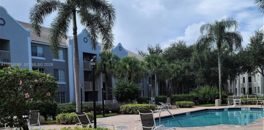 Condo in Pembroke Pines, Florida, 2 bedrooms  № 2019821