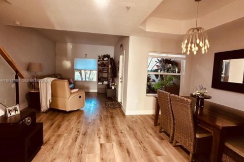 Condo in Pembroke Pines, Florida, 3 bedrooms  № 2040616 - photo 7