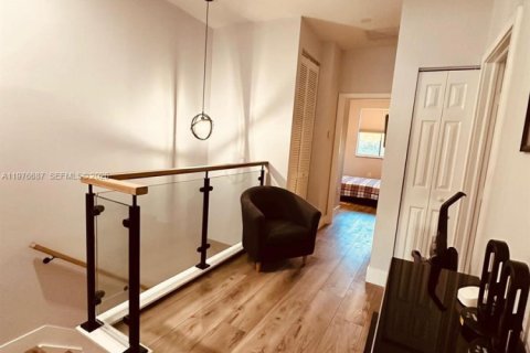 Condo in Pembroke Pines, Florida, 3 bedrooms  № 2040616 - photo 9