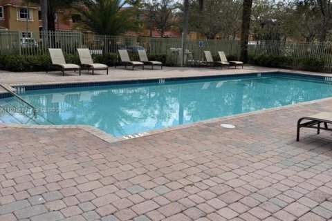 Condo in Pembroke Pines, Florida, 3 bedrooms  № 2040616 - photo 16