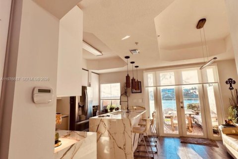 Condo in Pembroke Pines, Florida, 3 bedrooms  № 2040616 - photo 4