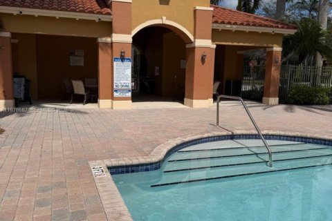 Condo in Pembroke Pines, Florida, 3 bedrooms  № 2040616 - photo 17