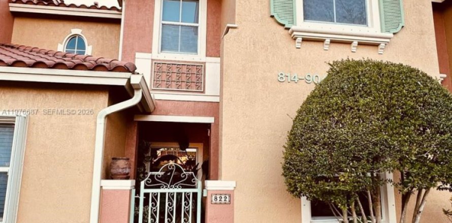 Condo in Pembroke Pines, Florida, 3 bedrooms  № 2040616