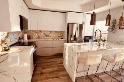 Condo in Pembroke Pines, Florida, 3 bedrooms  № 2040616 - photo 5