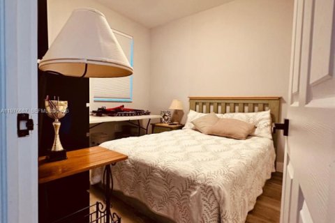 Condo in Pembroke Pines, Florida, 3 bedrooms  № 2040616 - photo 10