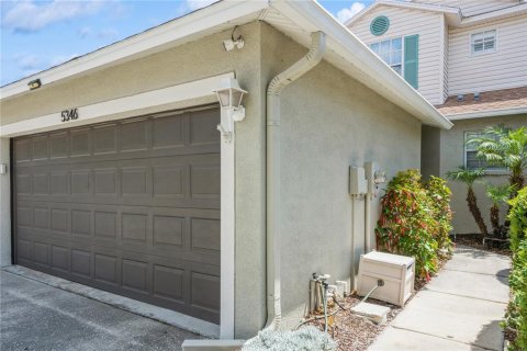 Townhouse in Saint Petersburg, Florida 3 bedrooms, 157.93 sq.m. № 1658203 - photo 3