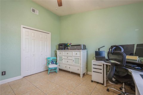 Townhouse in Saint Petersburg, Florida 3 bedrooms, 157.93 sq.m. № 1658203 - photo 27