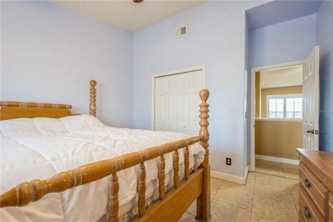Townhouse in Saint Petersburg, Florida 3 bedrooms, 157.93 sq.m. № 1658203 - photo 29