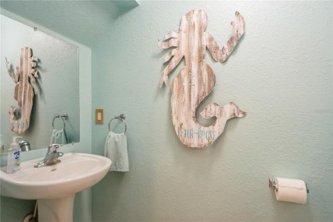 Townhouse in Saint Petersburg, Florida 3 bedrooms, 157.93 sq.m. № 1658203 - photo 11