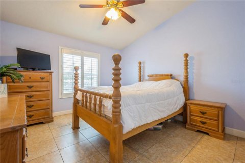 Townhouse in Saint Petersburg, Florida 3 bedrooms, 157.93 sq.m. № 1658203 - photo 28