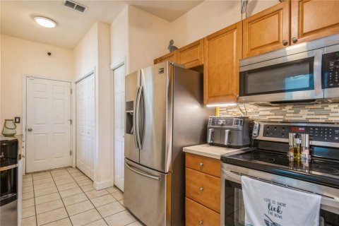 Townhouse in Saint Petersburg, Florida 3 bedrooms, 157.93 sq.m. № 1658203 - photo 8