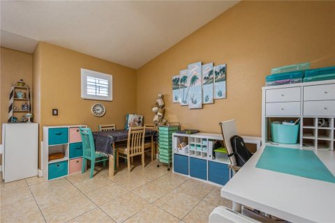 Townhouse in Saint Petersburg, Florida 3 bedrooms, 157.93 sq.m. № 1658203 - photo 25