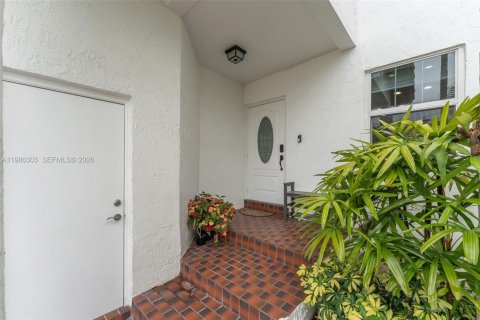 Touwnhouse à louer à Cutler Bay, Floride: 2 chambres, 106.28 m2 № 2056798 - photo 4