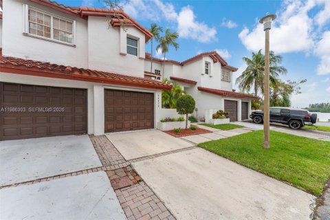 Touwnhouse à louer à Cutler Bay, Floride: 2 chambres, 106.28 m2 № 2056798 - photo 3